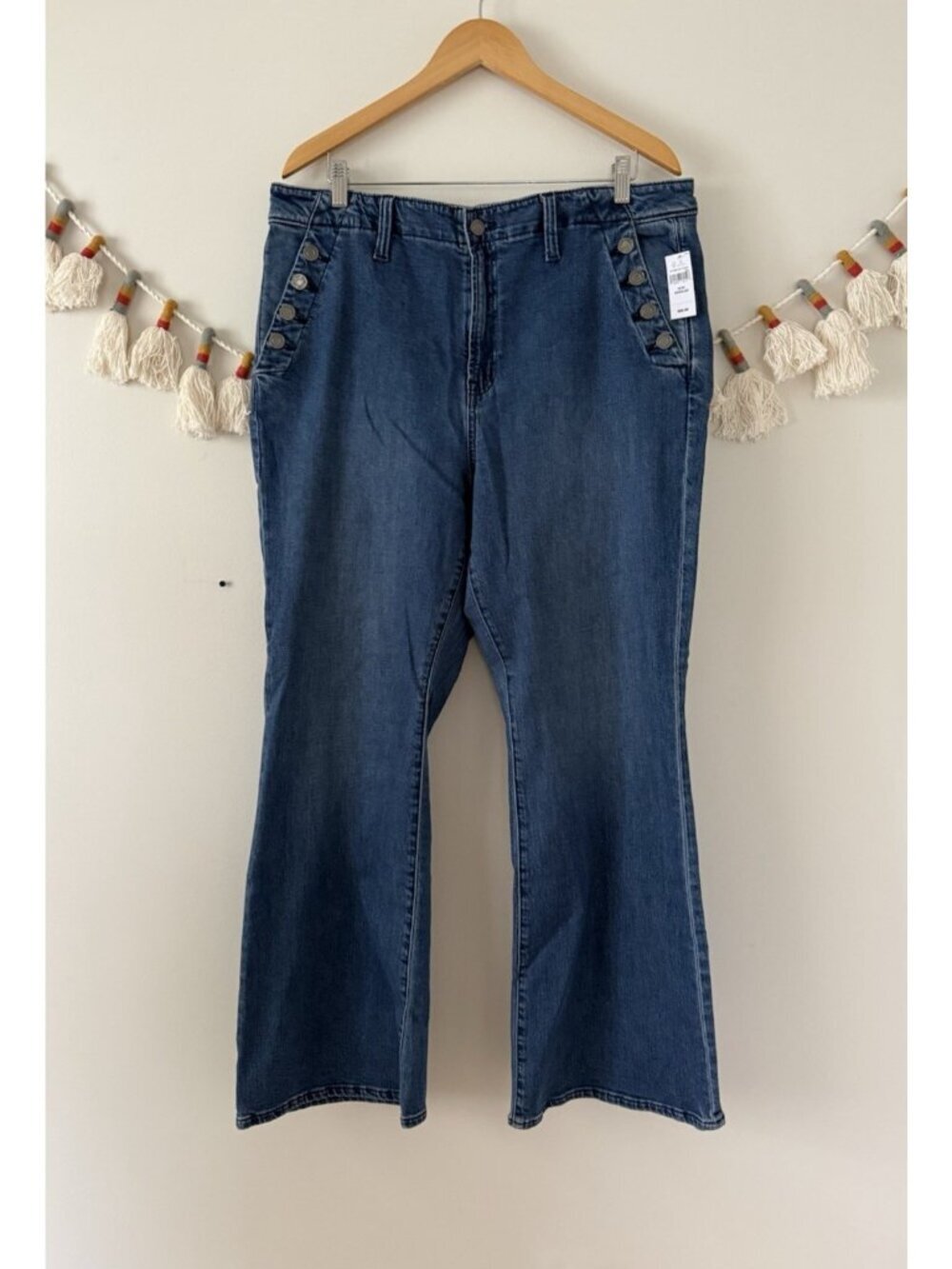 Gap High Rise 70’s Flare Medium Wash Jeans Denim Stretchy Relaxed NWT 18/34